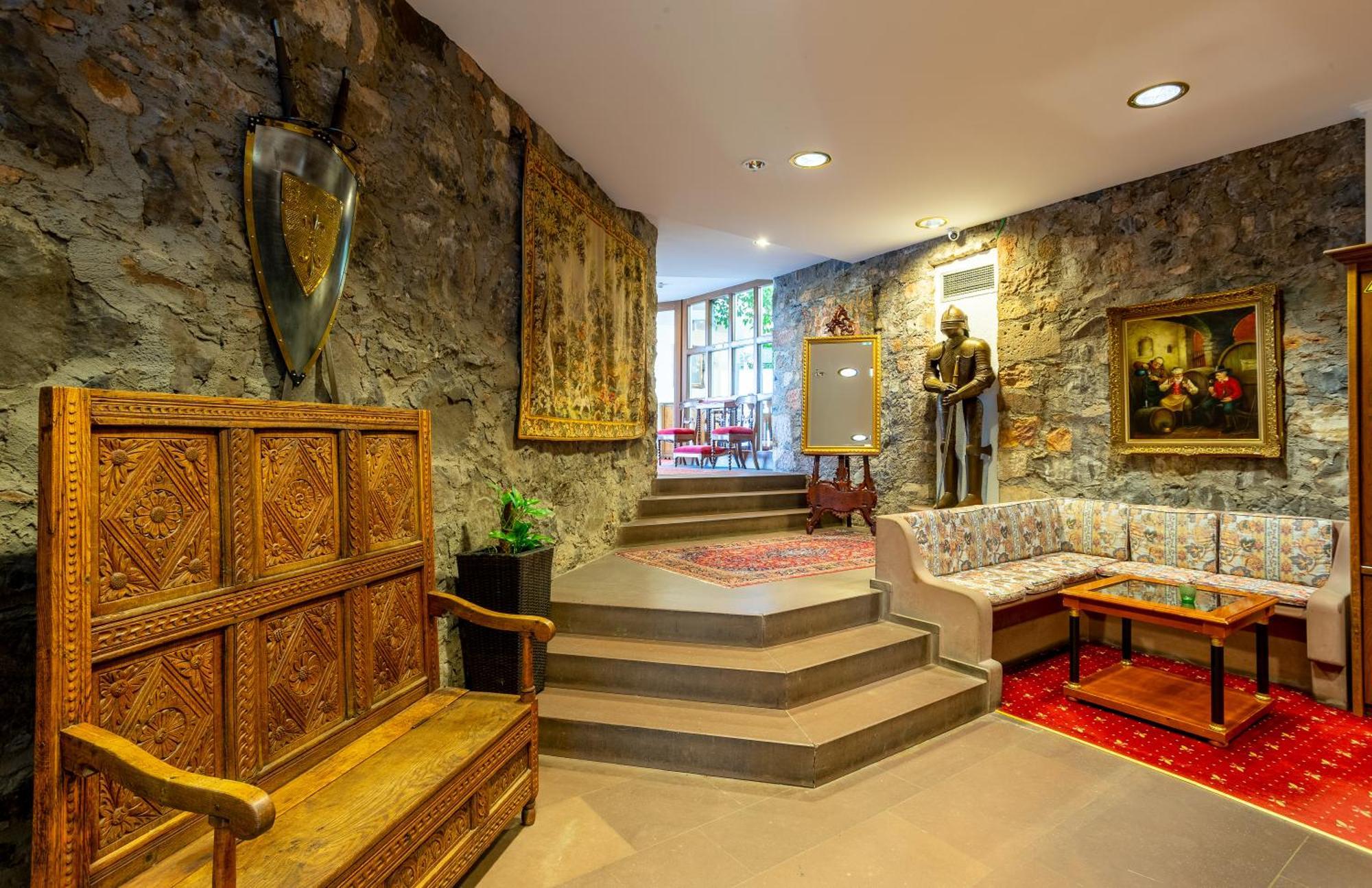 Burghotel Staufenberg Extérieur photo