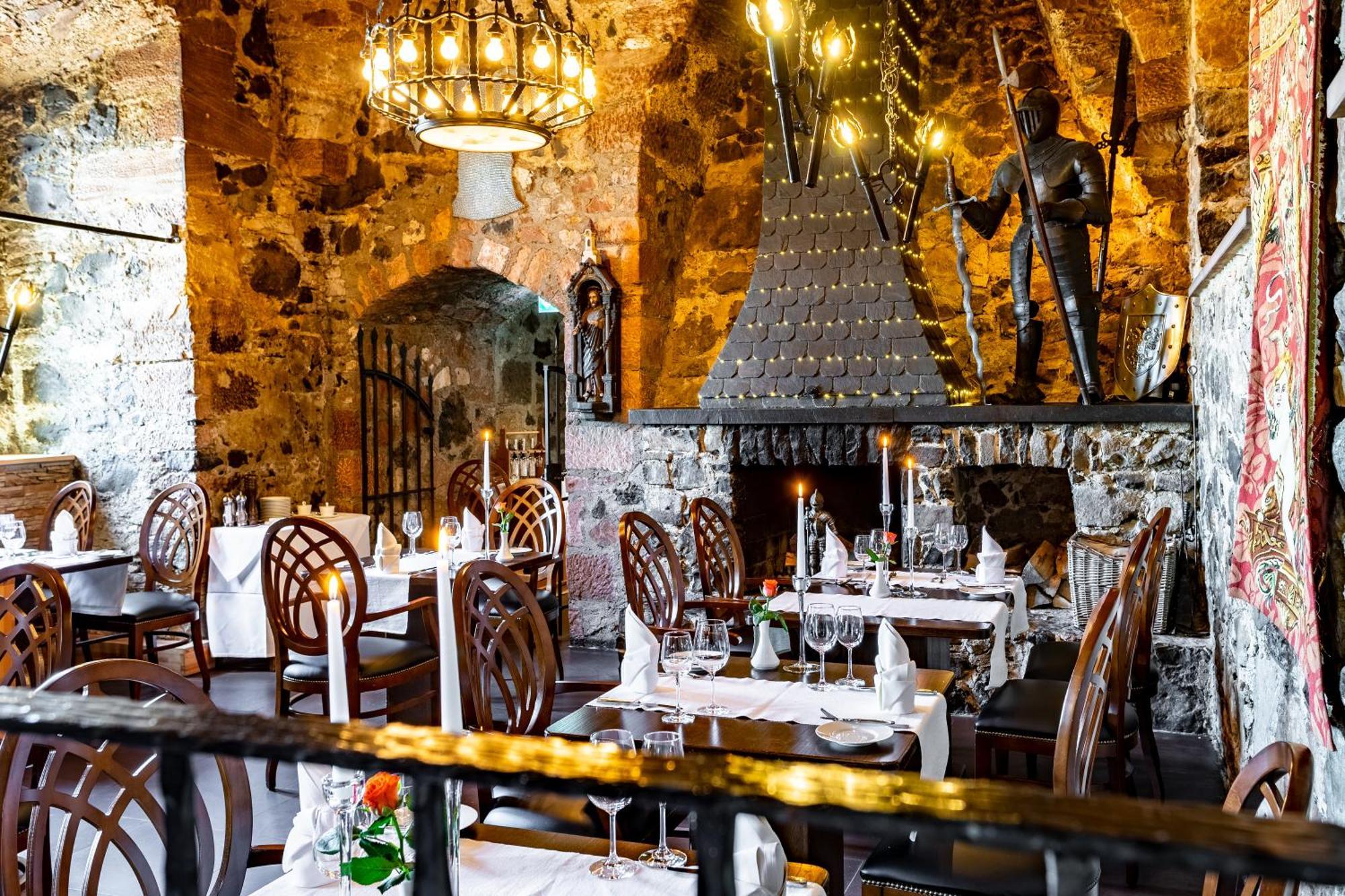 Burghotel Staufenberg Extérieur photo