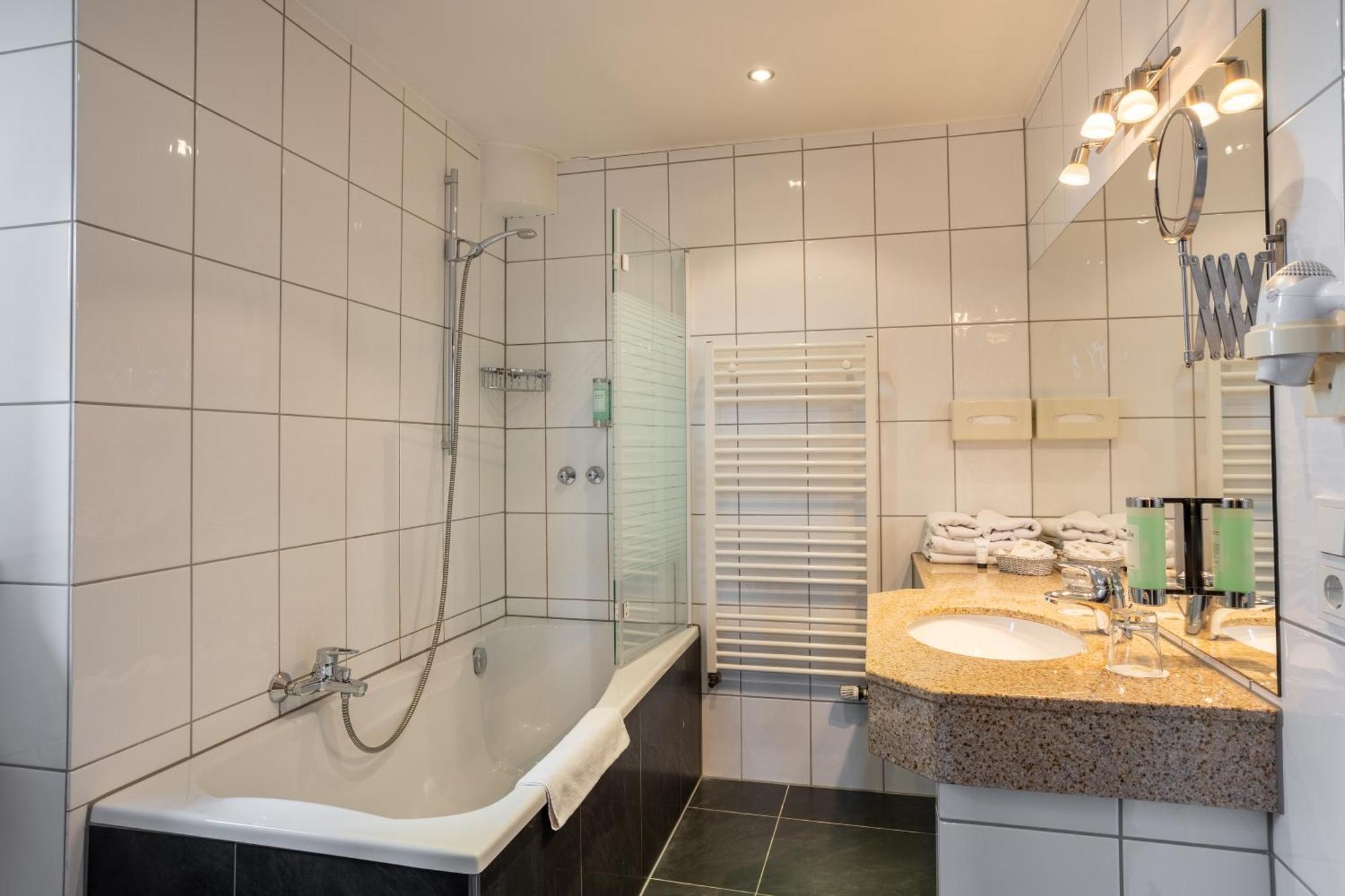 Burghotel Staufenberg Extérieur photo