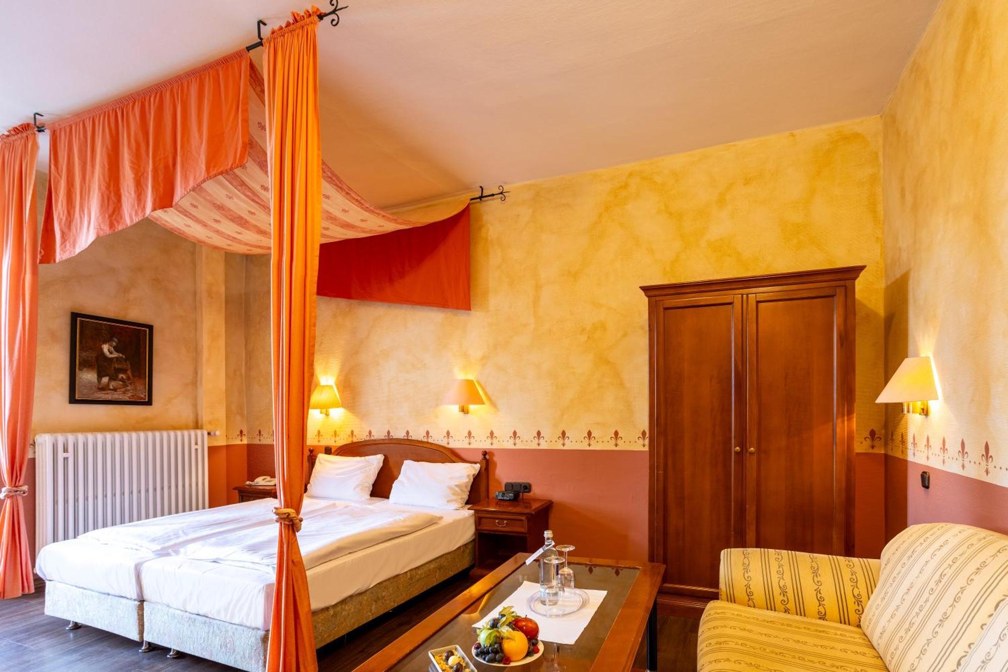 Burghotel Staufenberg Extérieur photo
