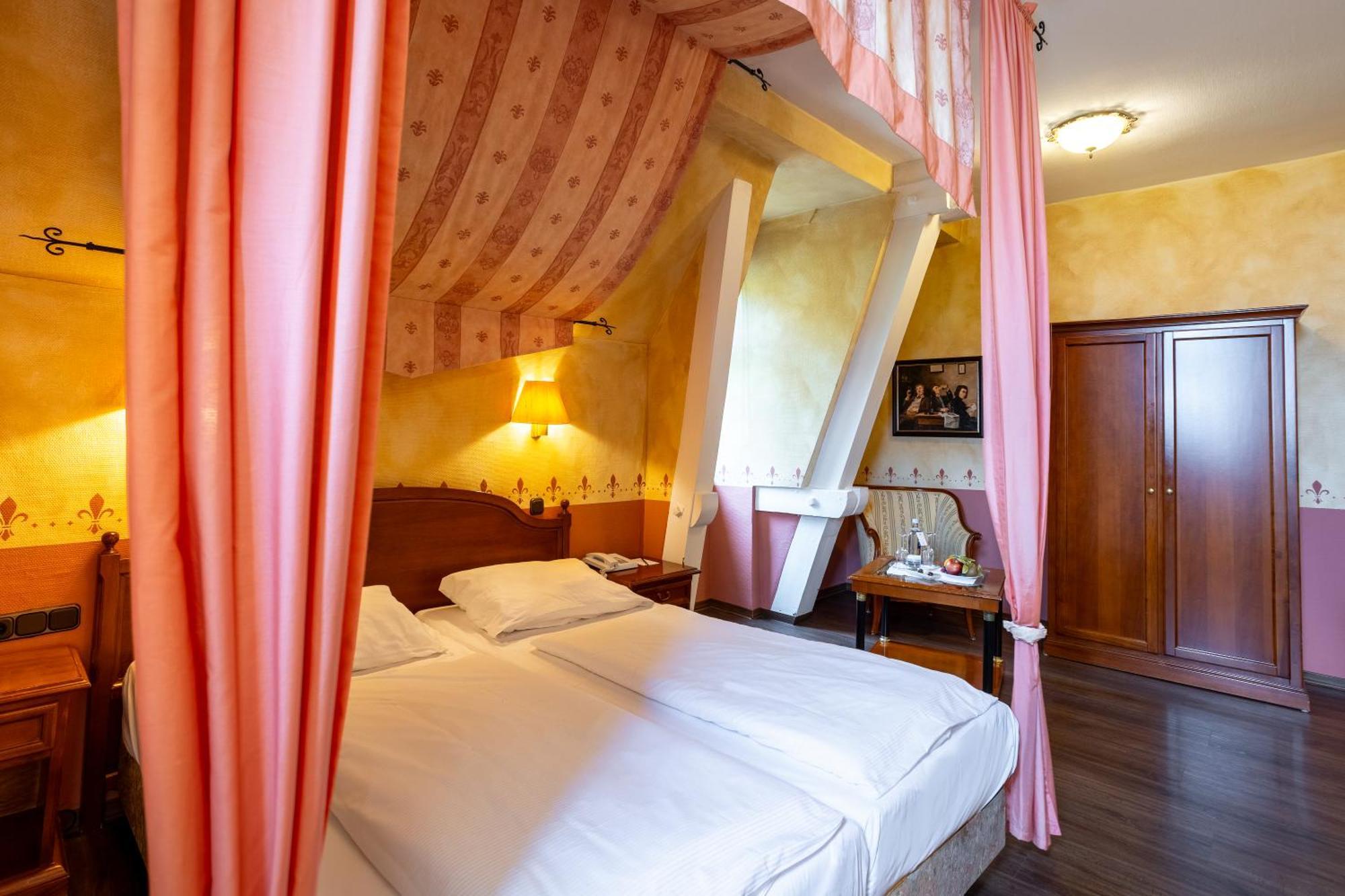 Burghotel Staufenberg Extérieur photo
