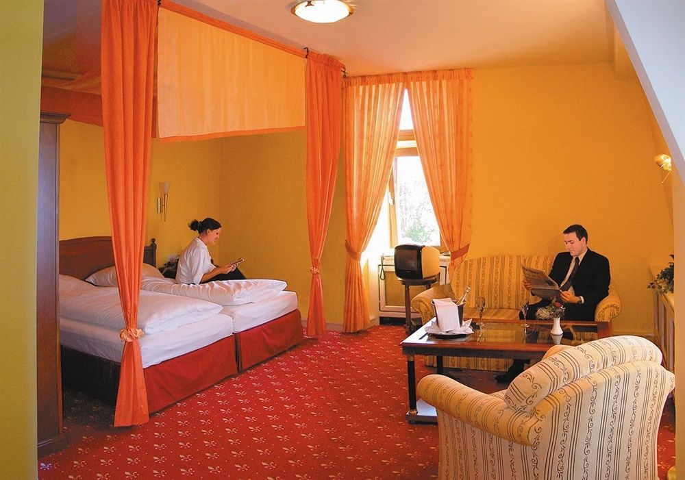 Burghotel Staufenberg Extérieur photo